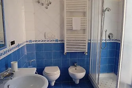 Sleeps 6 Air Con Wifi Minori