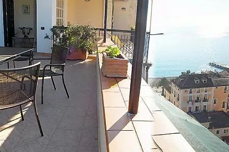 Sleeps 6 Air Con Wifi