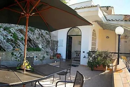 Willa Sleeps 6 Air Con Wifi Minori